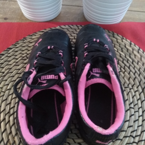 Puma sneakers girls size 2 - Picture 3 of 8
